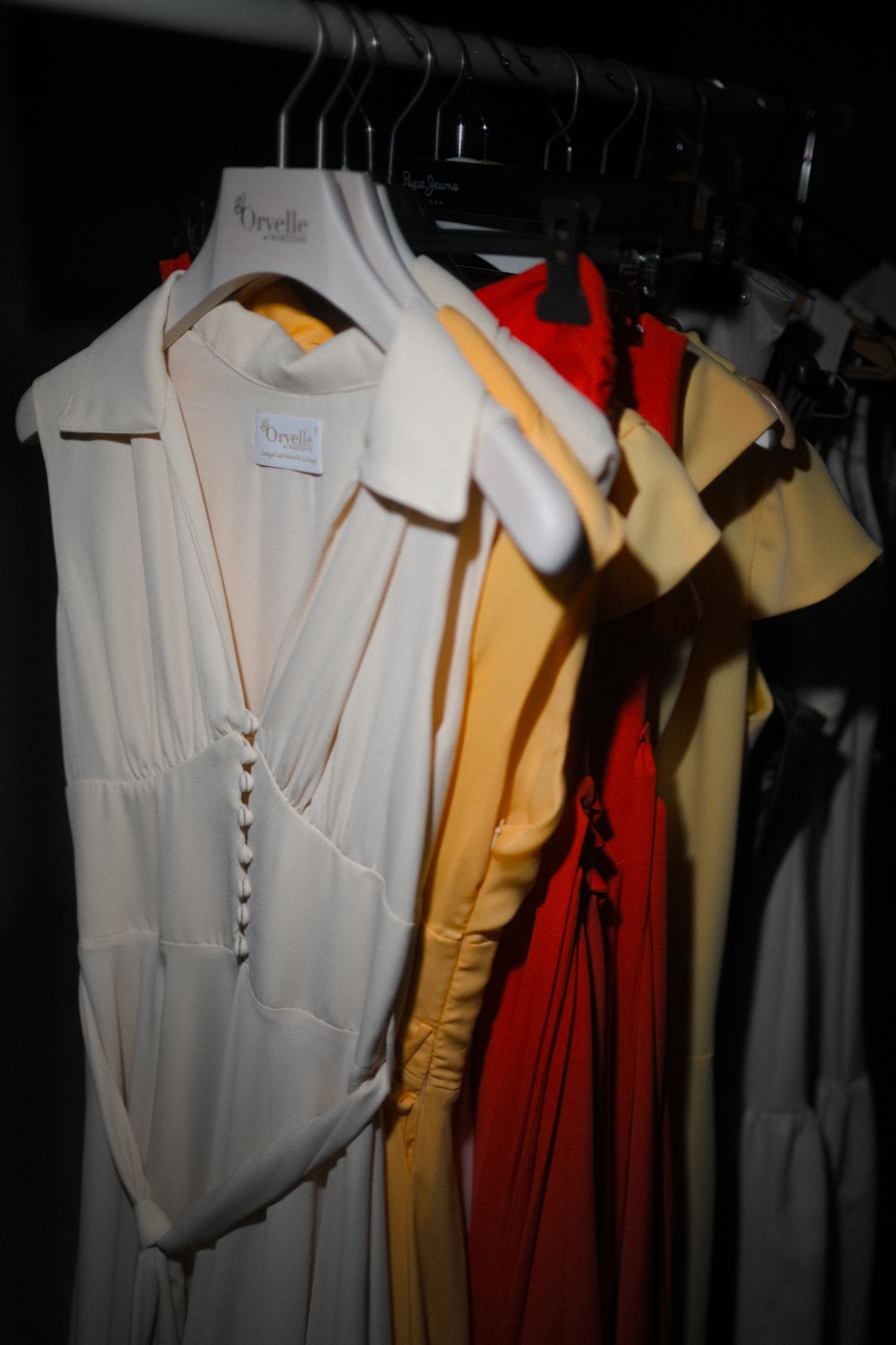 Varios vestidos confeccionados